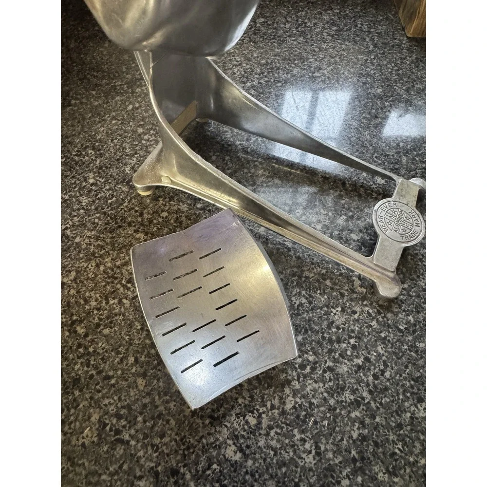 Wear-Ever JUICER aluminum 1930s Juice Press Patent 86217 Vintage